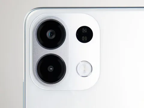 Oppo giới thiệu smartphone Màn hình AMOLED 120Hz, chip Snapdragon 6 Gen 4, RAM 12GB và pin 7.000mAh, sạc 80W, giá hơn 4 triệu đồng