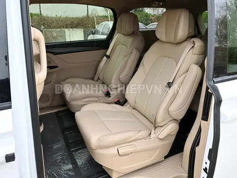 MPV dài hơn 5,2 mét, nội thất sang chảnh, giá khởi điểm gần 890 triệu đồng, ‘đe nẹt’ Toyota Alphard