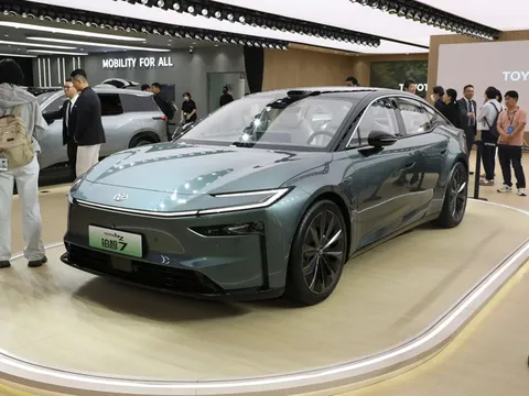 Toyota giới thiệu xe sedan hoàn toàn mới với thiết kế đẹp mê ly, bán ra vào cuối năm 2025