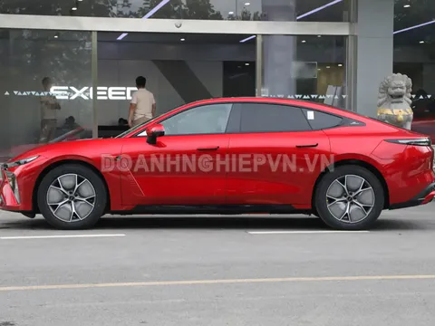 Xe sedan cùng phân khúc với Toyota Camry, công suất 480 mã lực, giá hơn 700 triệu đồng