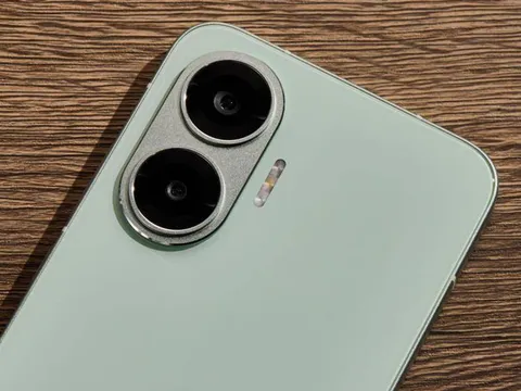 'Vua smartphone gaming' chip Snapdragon 8s Gen 4, RAM 16GB, pin 7.550mAh, sạc 90W, chống nước, giá chưa tới 8 triệu đồng