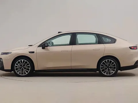 Xe sedan hạng C công suất 215 mã lực, trang bị vượt mặt Toyota Corolla Altis, giá thấp hơn Hyundai Grand i10