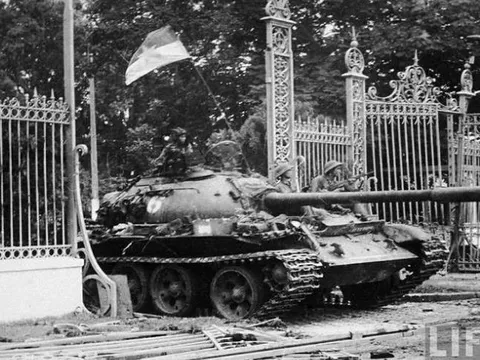 Chân dung Trung úy lái xe tăng Type-59 mang số hiệu 390 húc đổ cổng Dinh Độc Lập ngày 30/4/1975