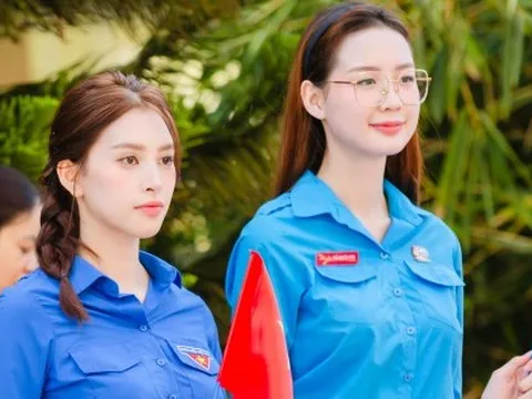 Dàn Hoa hậu, Á hậu đồng loạt dự lễ chào cờ lịch sử mừng 50 năm thống nhất đất nước