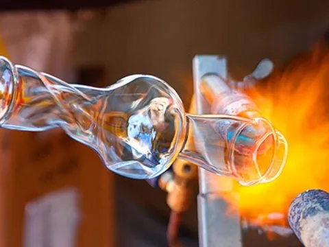 Bí mật về thủy tinh: Nguyên liệu gì tạo nên sự trong suốt kỳ diệu?
