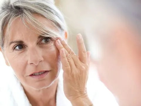 Tại sao càng lớn tuổi da người lại càng nhăn nheo, xuống cấp?