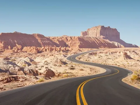 Tại sao đường cao tốc không bao giờ thẳng tắp? Những lý do bất ngờ đằng sau thiết kế này