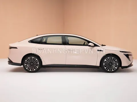 Xe sedan Nissan cùng phân khúc với Toyota Camry, tích hợp AI, công suất 272 mã lực, trang bị ‘đỉnh nóc’, giá từ 428 triệu đồng