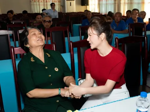 Lý Nhã Kỳ tri ân cựu chiến binh Long Đất dịp đại lễ 30/4