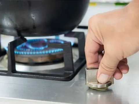 Đặt nồi vừa rửa lên bếp gas, thói quen tưởng vô hại nhưng gây hại khôn lường