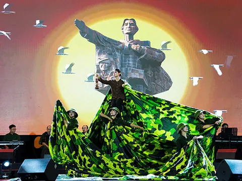 Nhà hát Trưng Vương tổ chức chương trình nghệ thuật ‘50 năm – Bản hùng ca thống nhất’