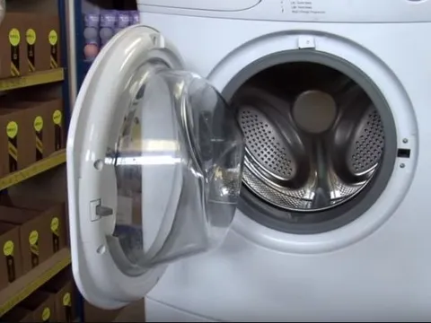 Sau khi giặt xong, có nên đóng nắp máy giặt? Nhiều người vẫn làm sai!