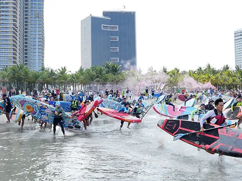 Đà Nẵng: Du khách đến bán đảo Sơn Trà và các bãi biển tăng mạnh dịp lễ