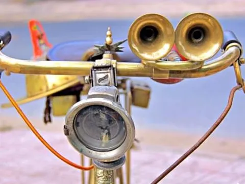 Ông lão miền Tây sở hữu 'báu vật' trăm tuổi màu vàng óng, khách trả tiền tỷ vẫn không bán