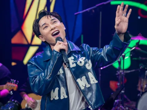 Trúc Nhân rơi nước mắt khi hát tặng người thân, gia đình trong 'Cuộc hẹn cuối tuần'