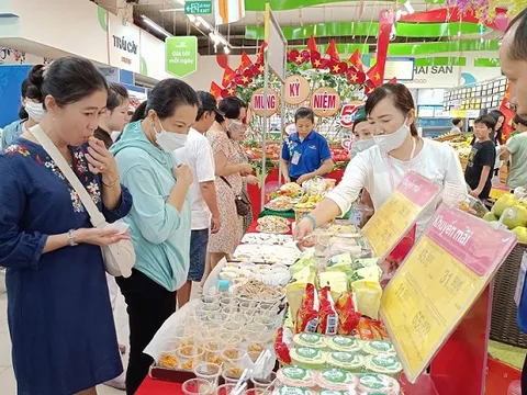 Siêu thị, trung tâm thương mại đông nghịt khách ngày cuối kỳ nghỉ Lễ