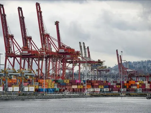 Doanh nghiệp chuyển hướng cất trữ hàng tại Canada để tránh thuế Mỹ