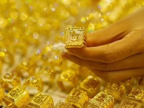 Giá vàng ngày 6/5: Vàng thế giới nhích nhẹ, thị trường trong nước quay đầu giảm sâu