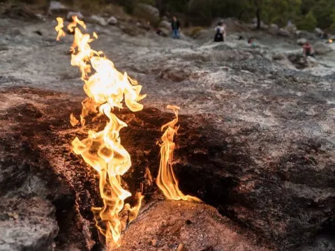 Bí ẩn ngọn núi có lửa cháy không bao giờ tắt ở Thổ Nhĩ Kỳ