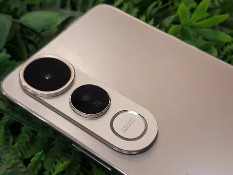 Smartphone chống nước, RAM 12 GB, pin 6.500mAh, sạc 90W, giá 9,99 triệu tại Việt Nam, so kè cùng Samsung Galaxy A36 5G