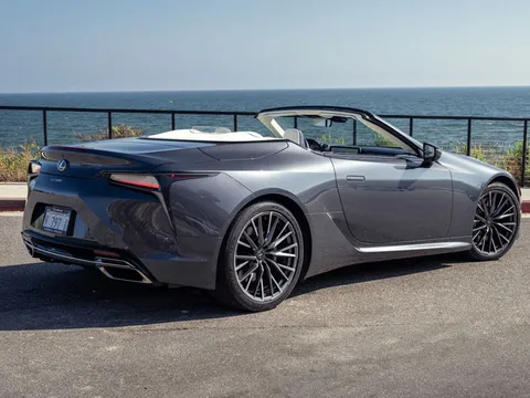 Top 10 xe mui trần tốt nhất năm 2025: Vinh danh Lexus LC 500 Convertible