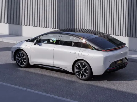 Xe sedan thiết kế bắt mắt, công suất 201 mã lực, nội thất tiện nghi, giá ngang Toyota Vios