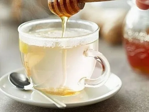 Buổi sáng không nên chỉ uống nước lọc: Chuyên gia khuyên dùng 2 loại nước rẻ tiền, dễ làm để cải thiện sức khỏe toàn diện