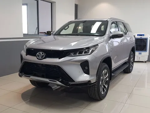 Giá lăn bánh Toyota Fortuner ‘siêu mềm’ tháng 5/2025, khiến Ford Everest và Hyundai Santa Fe phải dè chừng