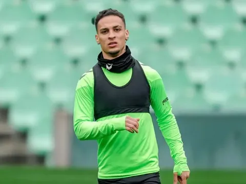 Antony gây sắp có bến đỗ mới, Man Utd “chốt” liền tay hai bom tấn chuyển nhượng?