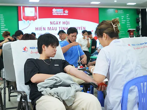 Sẻ chia yêu thương cùng Ngày hội hiến máu lần thứ 42 của Đại học Đông Á