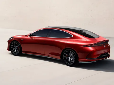 Xe sedan công suất 787 mã lực, trang bị vượt trội Toyota Camry, giá gần 740 triệu đồng