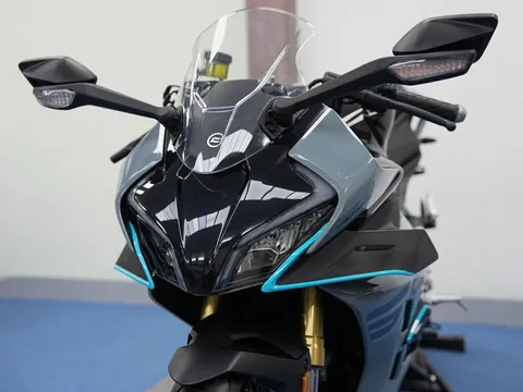 Xe côn tay 449,5cc, phanh ABS 2 kênh, giá 145 triệu tại Việt Nam, so kè cùng Honda CBR500R