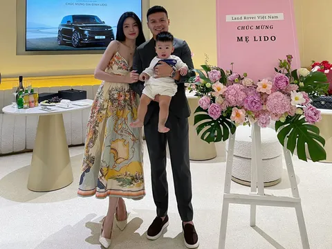 Quang Hải chi hơn 8 tỷ đồng mua xe sang tặng vợ