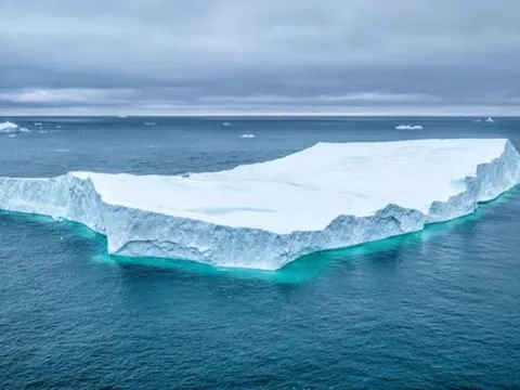 Vì sao băng lại nổi trên mặt nước?