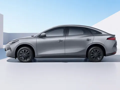 Xe sedan hạng C thiết kế cá tính, trang bị ấn tượng, giá ngang Hyundai Grand i10