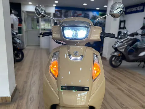 Suzuki giới thiệu xe tay ga 125cc, màn hình TFT 4.2 inch, kết nối Bluetooth, giá rẻ hơn Honda Vision