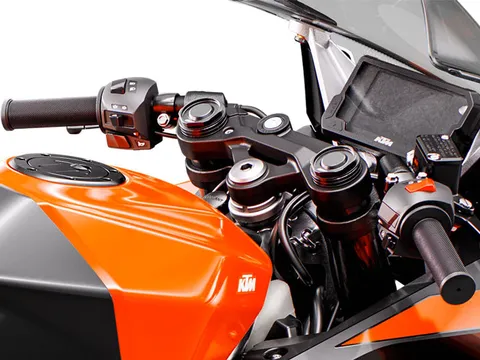 Môtô 200cc, thiết kế cá tính, phanh ABS 2 kênh, giá hơn 70 triệu đồng, canh tranh Yamaha YZF-R15