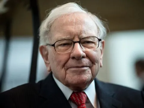 Tỷ phú Warren Buffett: Đây là 10 điều khiến người nghèo mãi không giàu nổi