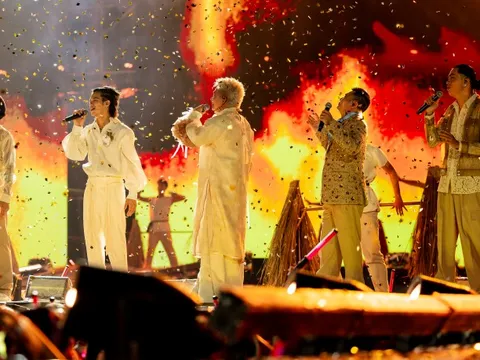 Phim concert về 'Anh trai vượt ngàn chông gai' lập thành tích mới