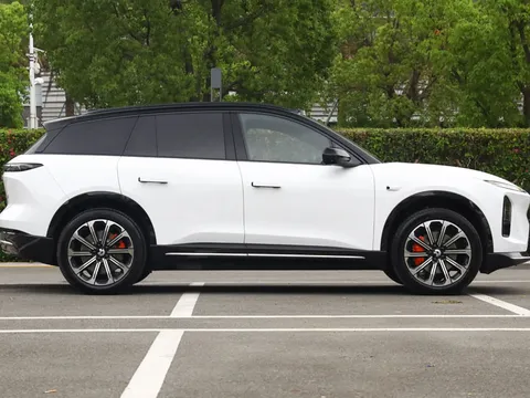 SUV hạng sang công suất 489 mã lực, trang bị ‘đỉnh nóc’, giá hơn 1,2 tỷ đồng