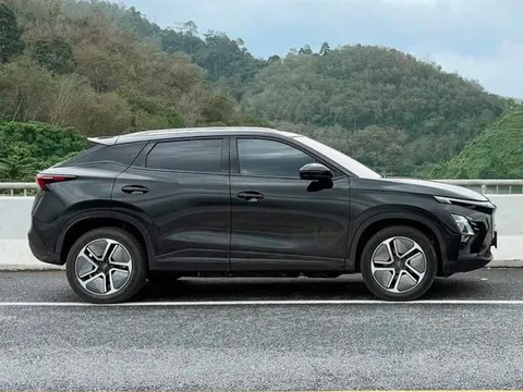 SUV hạng B công suất 211 mã lực, trang bị tiên tiến, giá ngang Toyota Raize