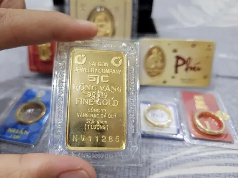 Đồng bạc xanh suy yếu, vàng thế giới bật tăng hơn 1%
