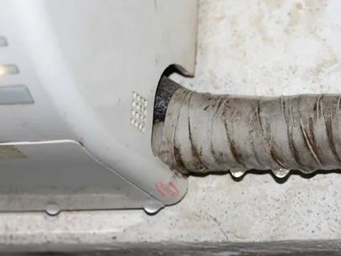 Mẹo đơn giản giúp ngăn nước điều hòa nhỏ giọt ướt tường mùa hè