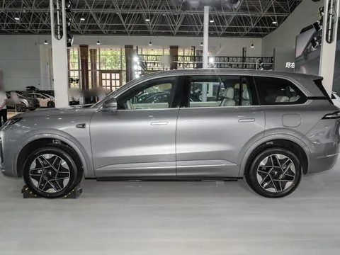 SUV dài hơn 5,2 mét, công suất 485 mã lực, siêu tiết kiệm xăng, giá rẻ hơn Honda CR-V