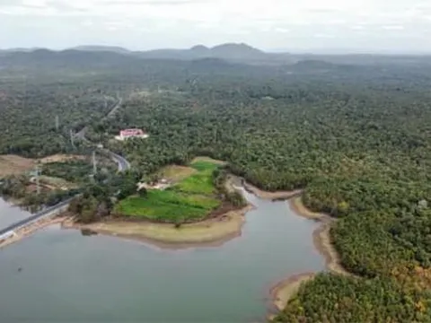 Trước khi sáp nhập, đây là xã có diện tích lớn nhất Việt Nam, rộng hơn 3 tỉnh Bắc Ninh - Hà Nam - Hưng Yên