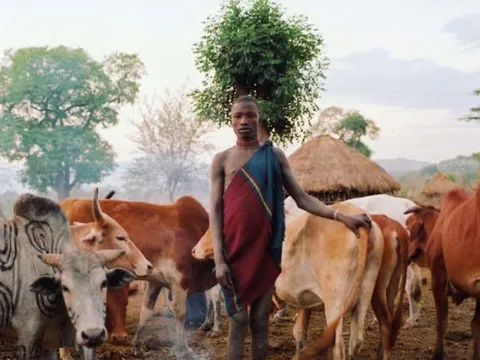 Người Mursi và câu chuyện đĩa môi: Văn hóa kỳ lạ hay di sản cần bảo tồn?