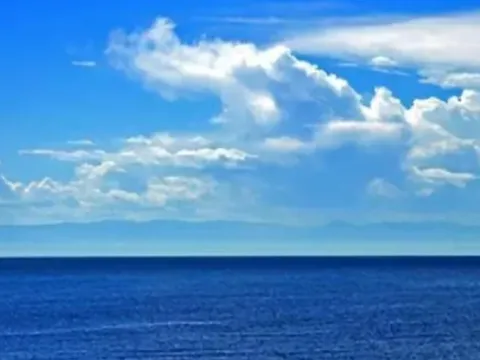 Hồ nước ngọt sâu nhất thế giới, vẻ đẹp ẩn chứa bí mật kinh hoàng!