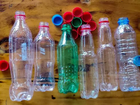 Vì sao chai nước có ga không bao giờ có đáy phẳng?