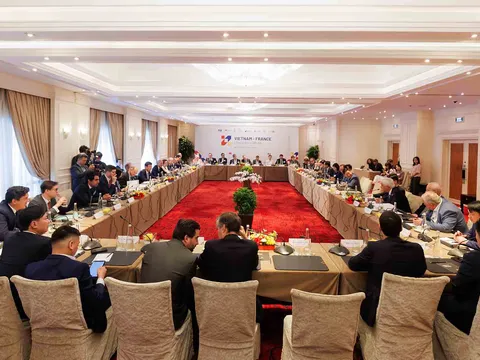 Chủ tịch FPT đề xuất chiến lược “đồng hiện diện” với các doanh nghiệp Pháp