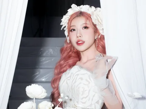 Trang Pháp catwalk đầy tự tin, làm vedette cho show áo cưới